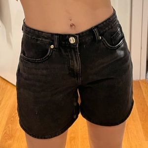 ASOS DESIGN slouchy mom short (dark grey/black)